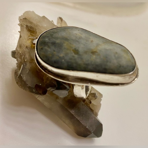 Gray Stone Statement Ring - Picture 3 of 8